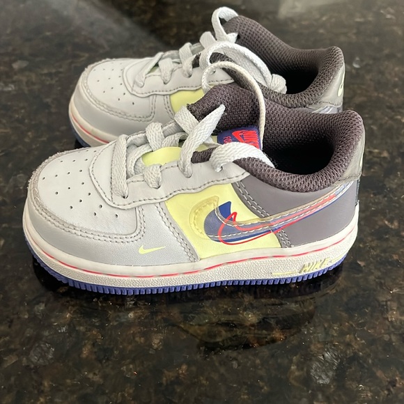 Air Force 1 size 6 - Picture 1 of 4